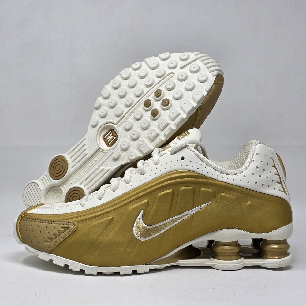 Nike Shox R4 Womens Size 8 Soft Pearl/Metallic Gold Sneakers Ar3565-010 New